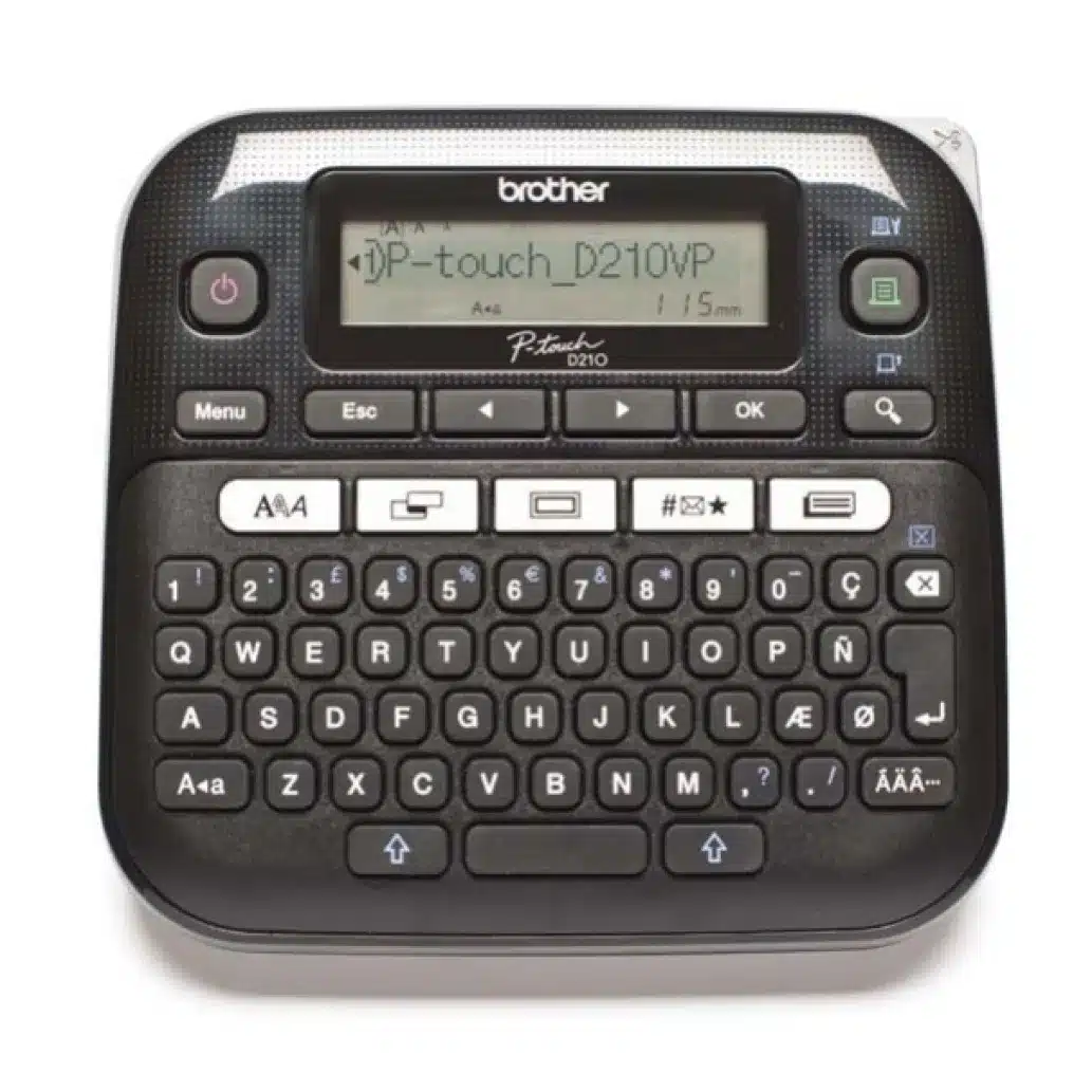 Tiskalnik za nalepke Brother PT D210VP QWERTY napajalni adapter s kovčkom Tiskalnik za nalepke Brother PT D210VP QWERTY napajalni adapter s kovčkom – fotografija izdelka